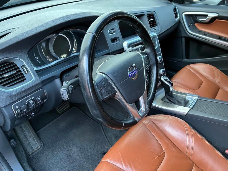 Used 2015 Volvo V60 T5 Premier w/ 19" Sport Package FWD image 18
