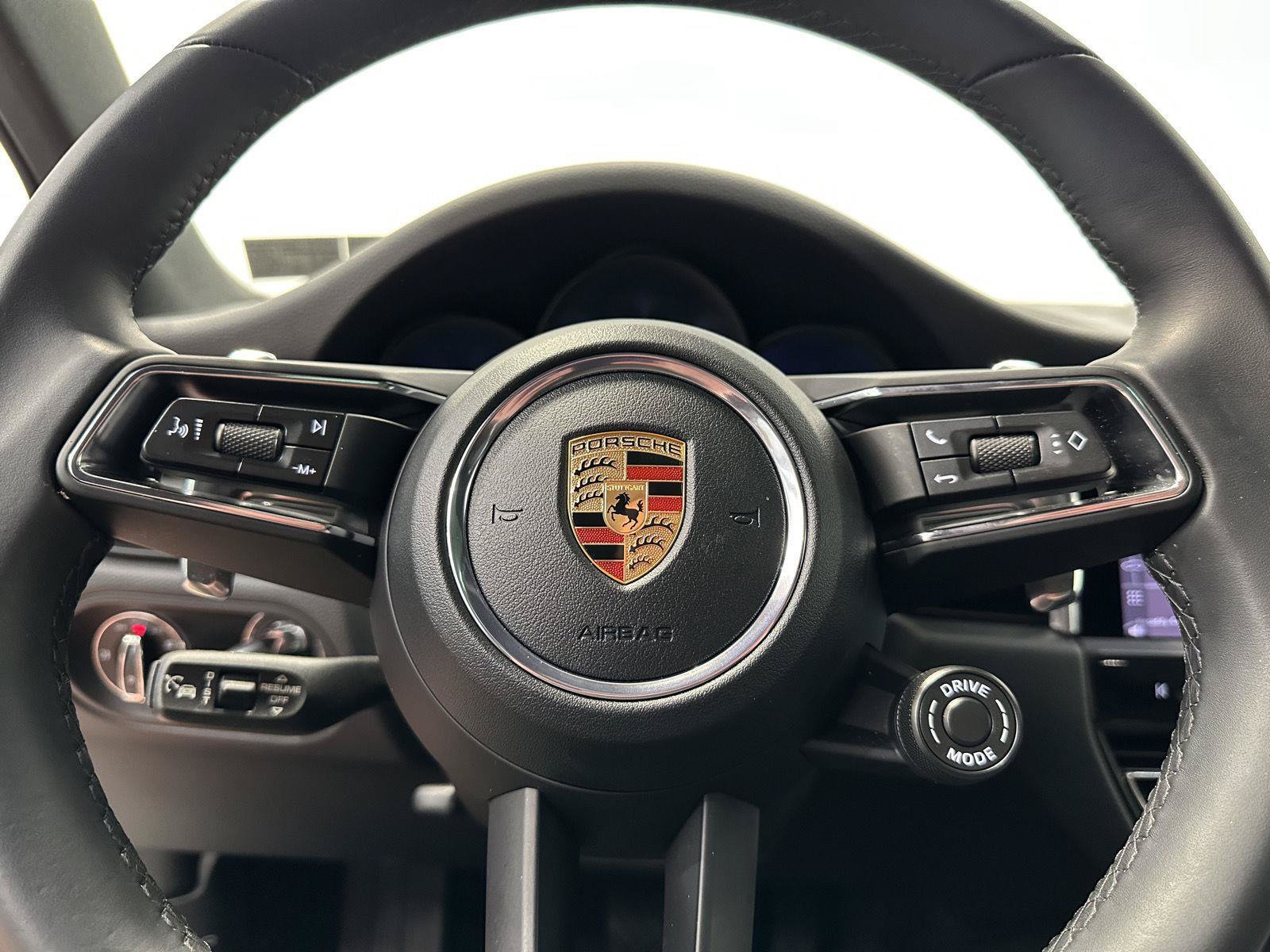 Certified 2026 Porsche Macan AWD/4WD image 25