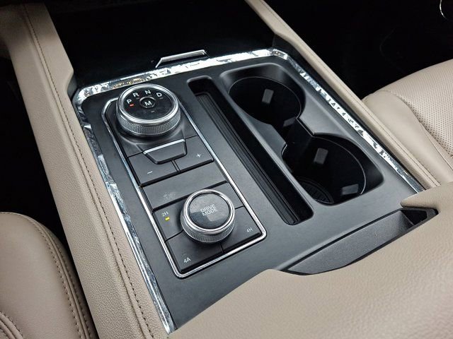 Used 2023 Ford Expedition XLT image 21