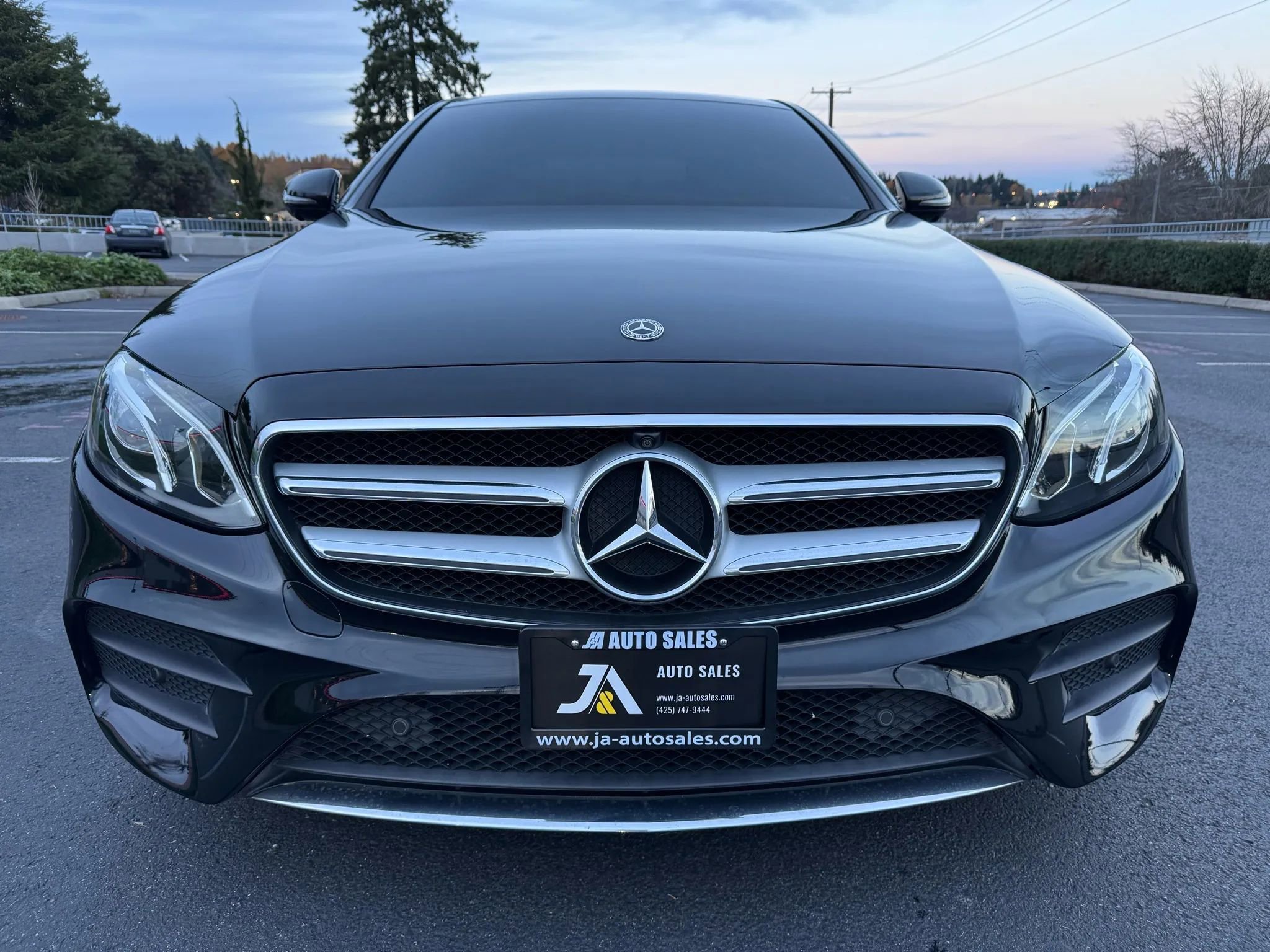 Used 2020 Mercedes-Benz E 350 4MATIC Sedan image 3