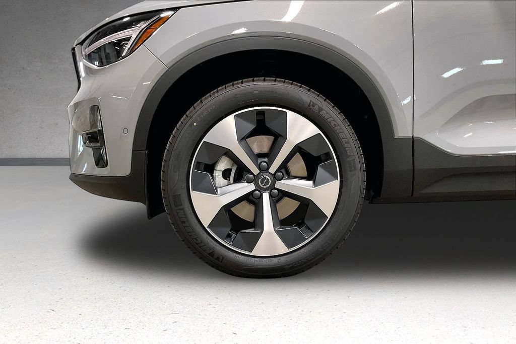 New 2026 Volvo XC40 B5 Plus w/ Protection Package Premier AWD/4WD image 12