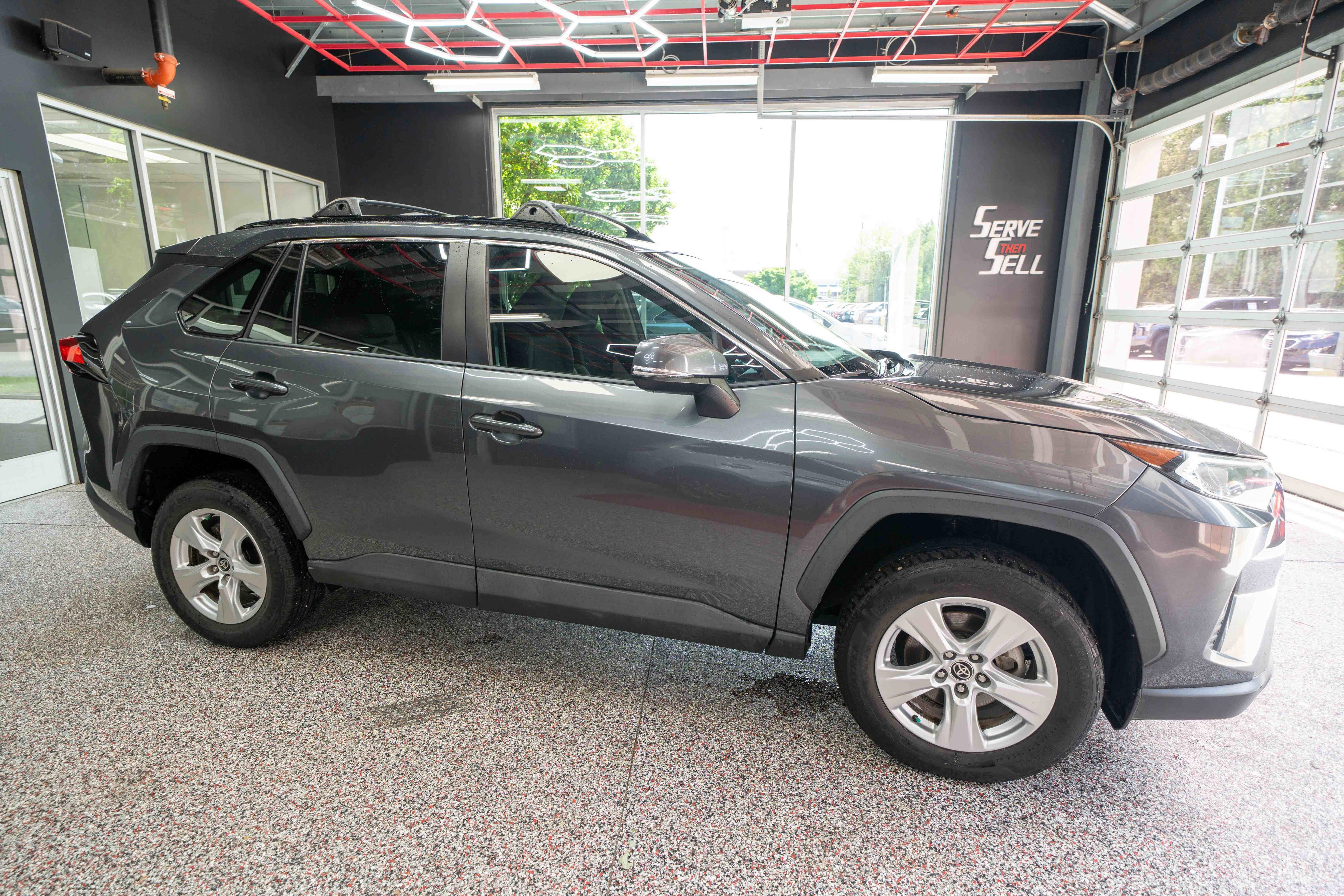 Used 2021 Toyota RAV4 XLE FWD image 5