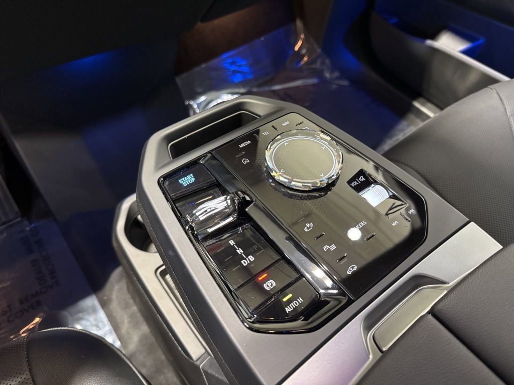 Used 2025 BMW iX M60 image 18