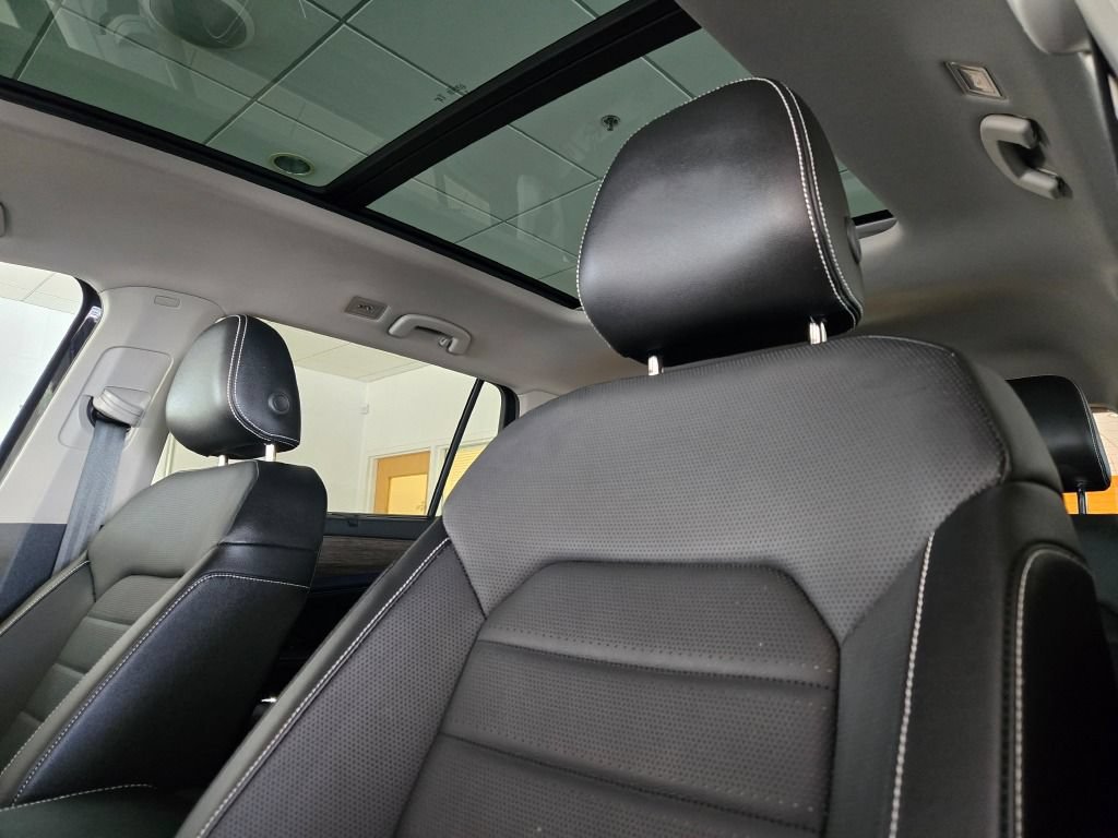 Used 2024 Volkswagen Atlas SEL AWD/4WD image 26