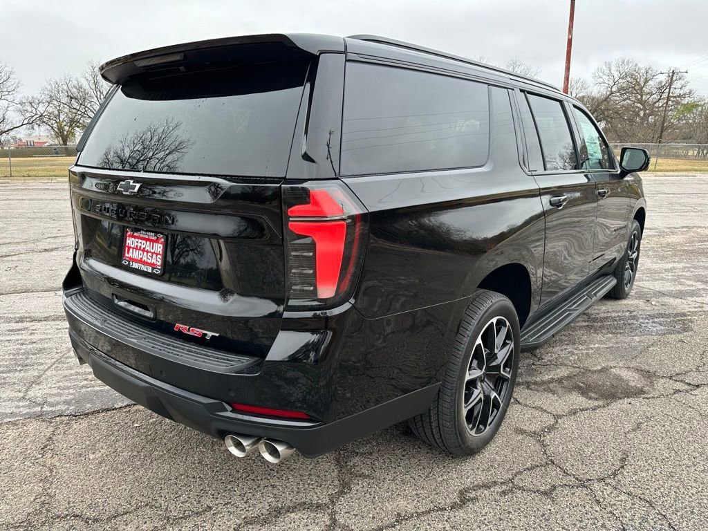 New 2026 Chevrolet Suburban RST w/ RST Capability Package AWD/4WD image 4