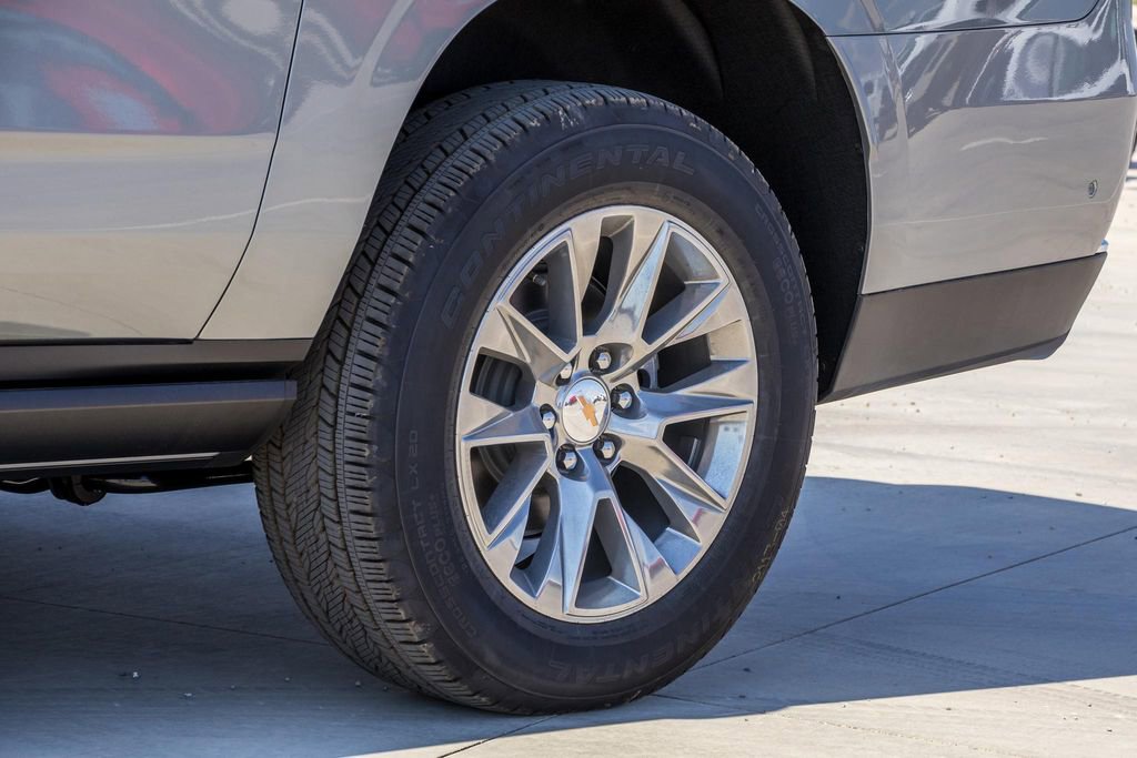 New 2026 Chevrolet Suburban Premier image 3