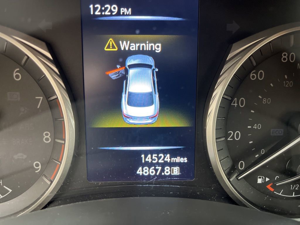 Used 2023 INFINITI Q50 Sensory image 17
