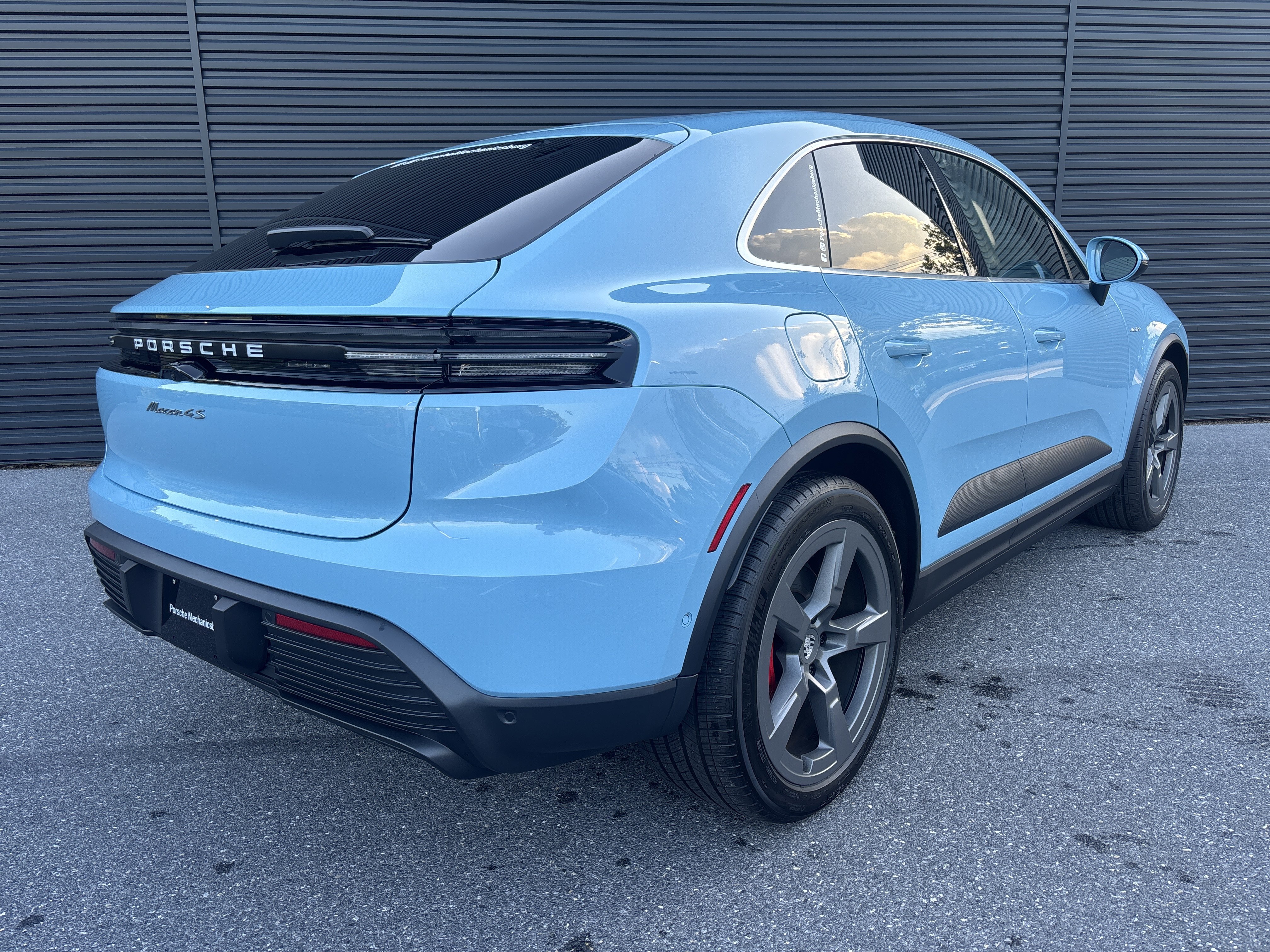 New 2025 Porsche Macan 4S Electric AWD/4WD image 6