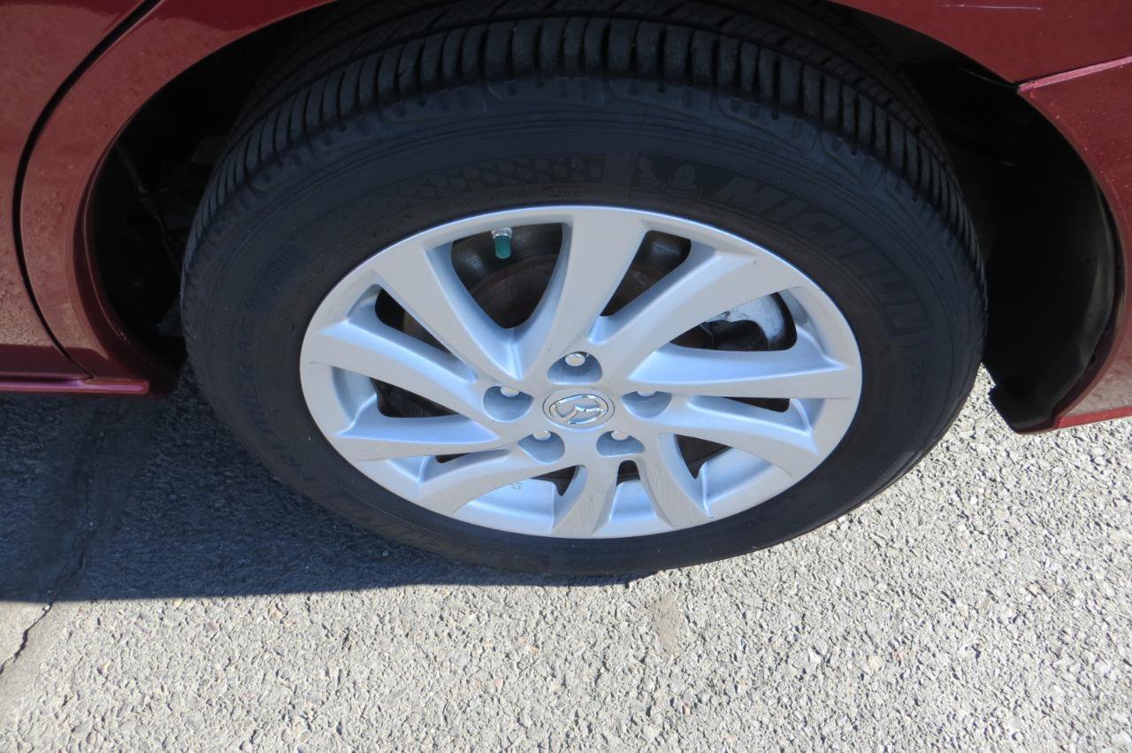 Used 2012 MAZDA MAZDA5 Sport FWD image 22