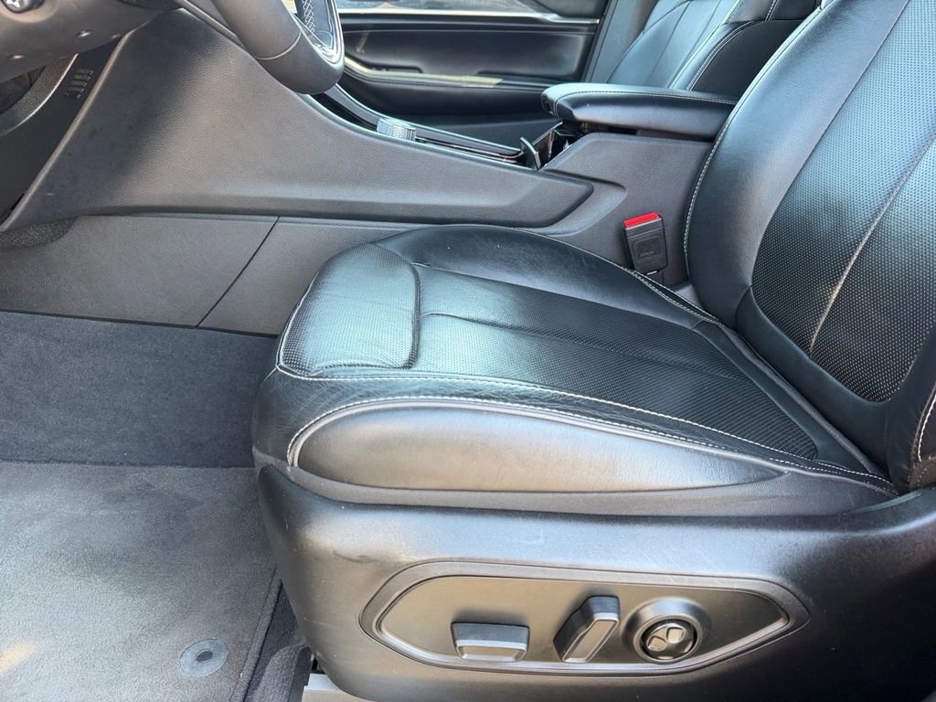 Used 2023 Jeep Grand Cherokee Overland AWD/4WD image 11