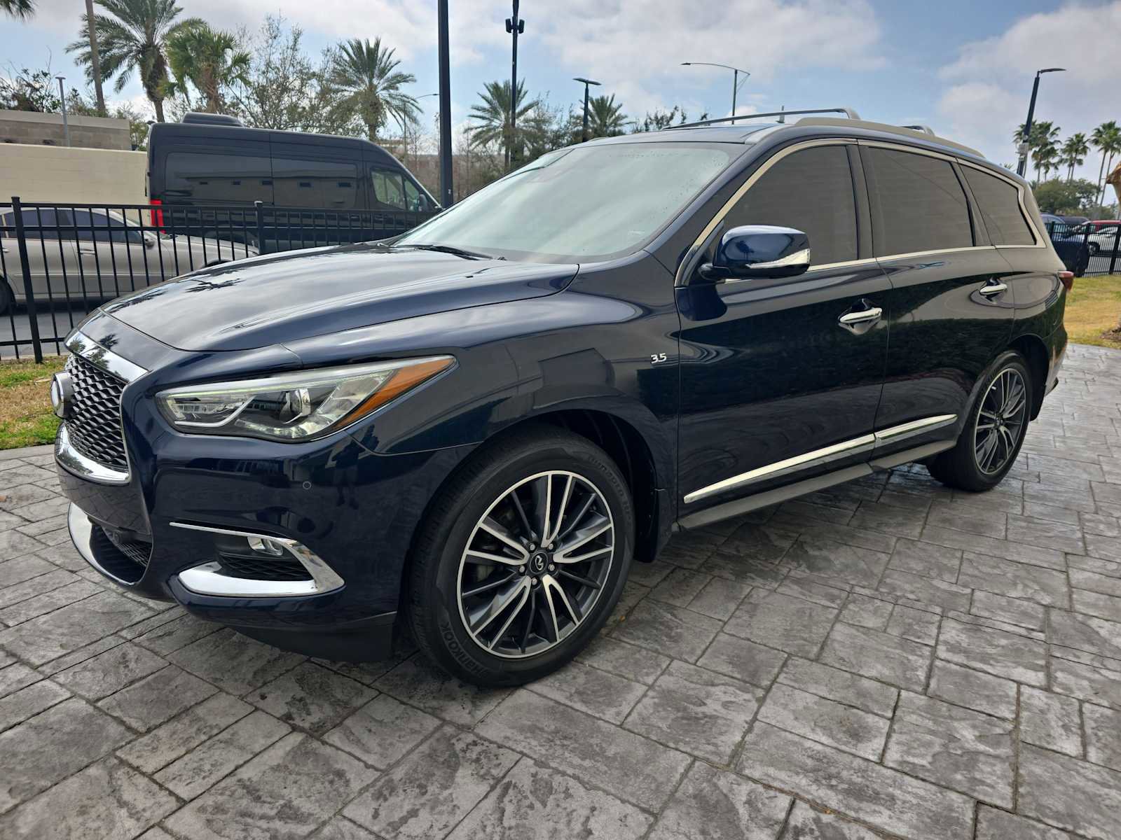 Used 2020 INFINITI QX60 Signature Edition image 7