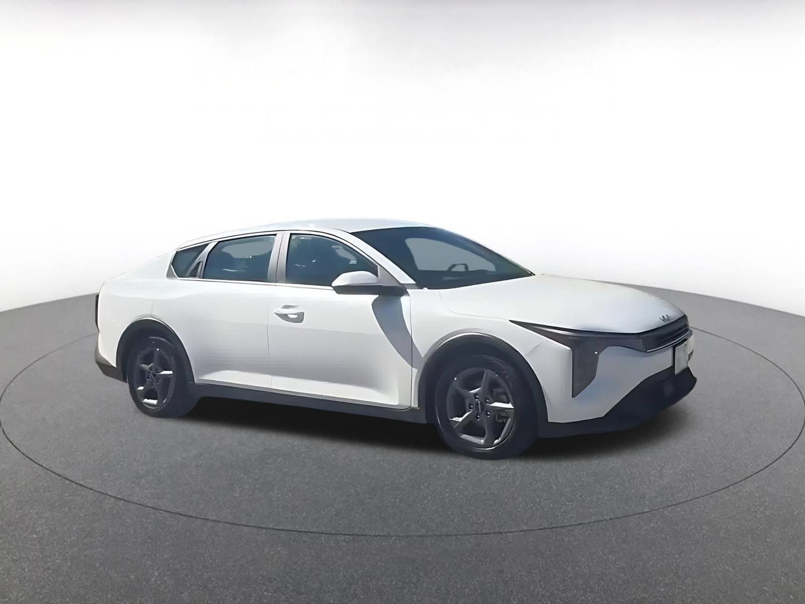 Used 2025 Kia K4 FWD image 2