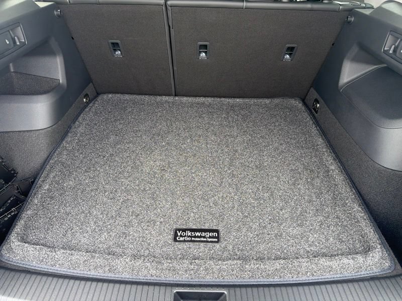 Used 2025 Volkswagen Tiguan SE AWD/4WD image 10