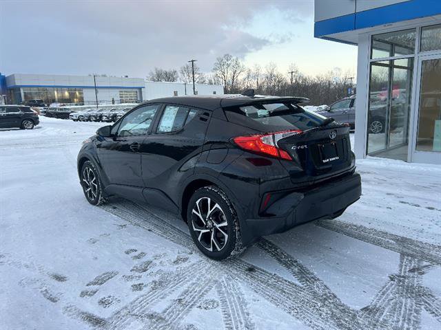 Used 2022 Toyota C-HR XLE image 3