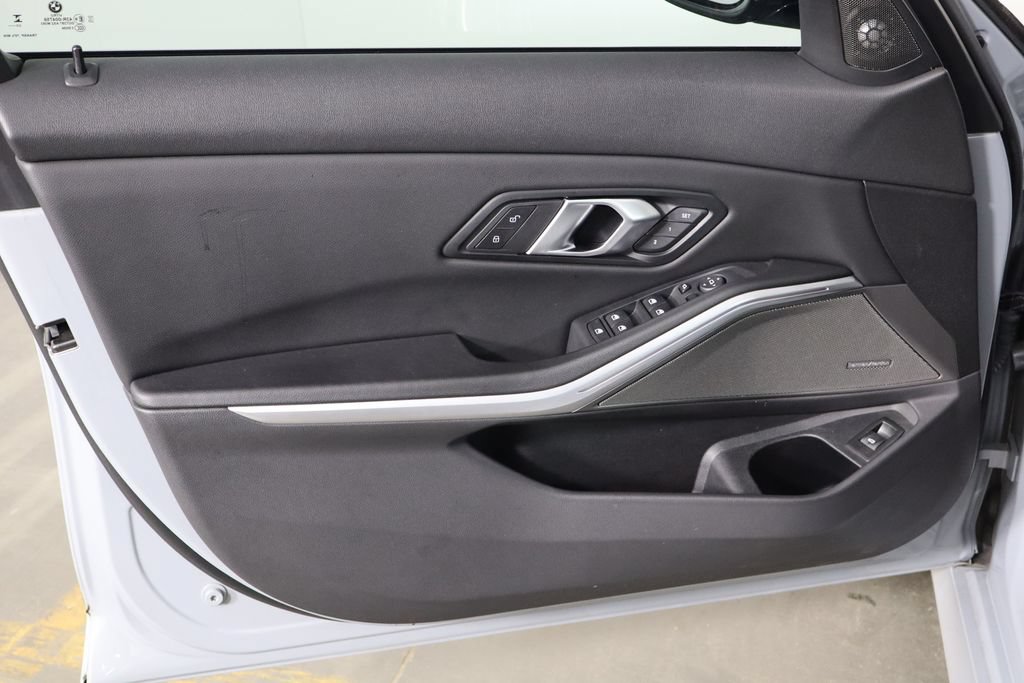 Used 2024 BMW 330i Sedan w/ M Sport Package RWD image 19
