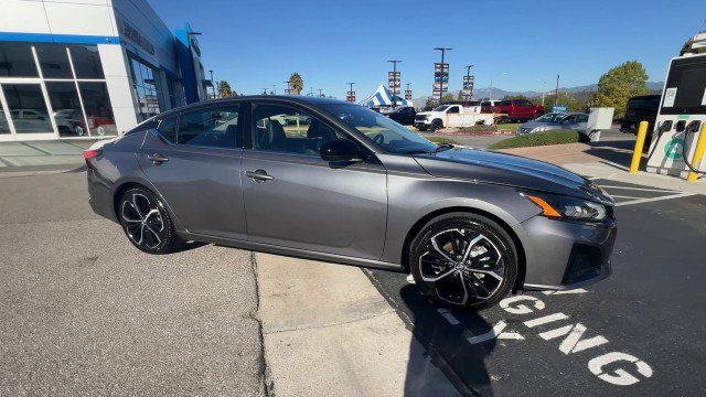 Used 2023 Nissan Altima 2.5 SR image 2