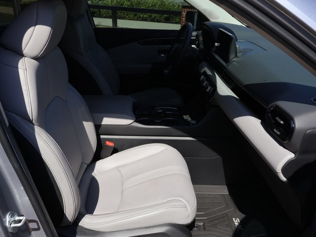 Used 2025 Honda Pilot EX-L image 7