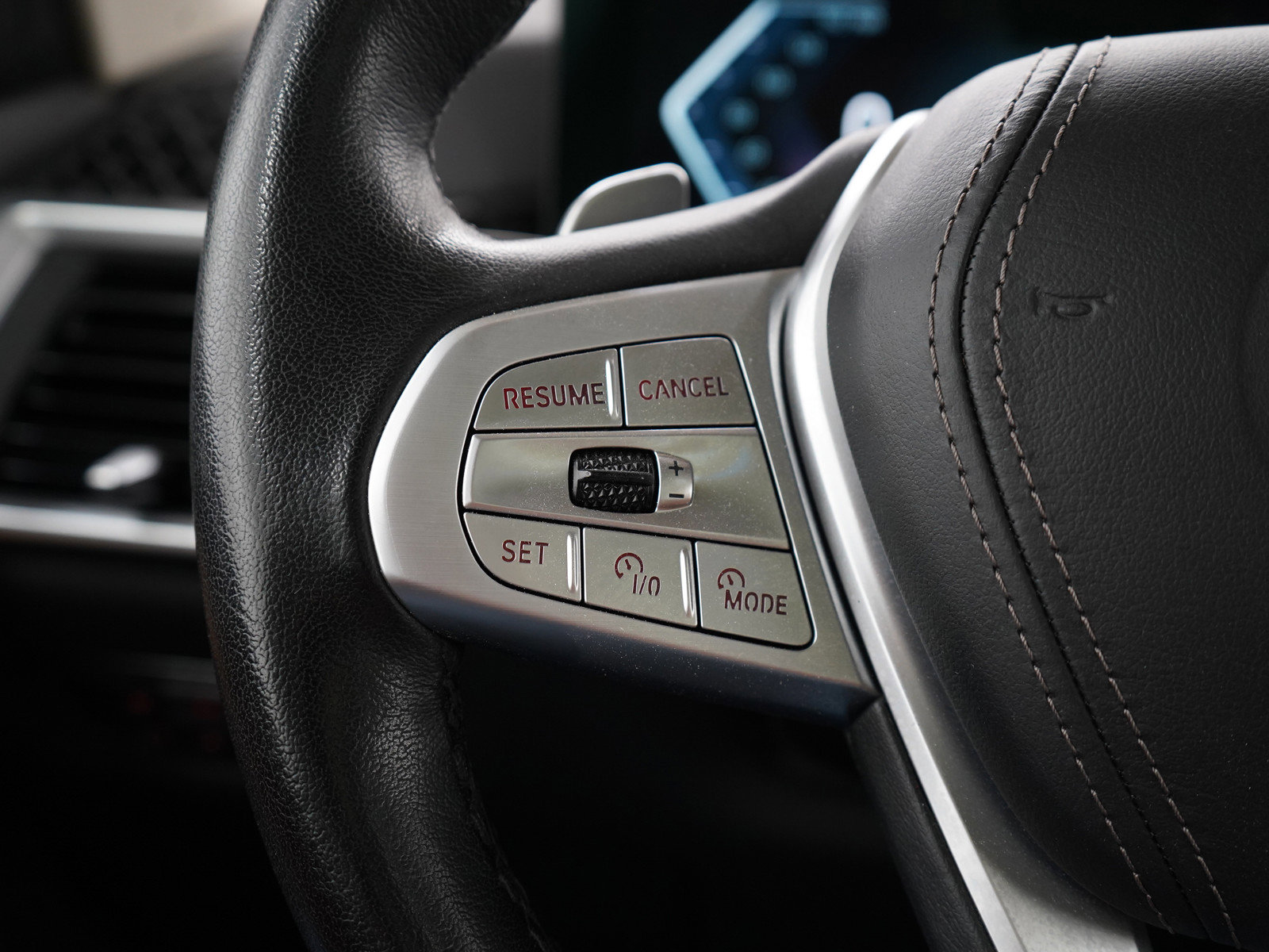 Used 2023 BMW X7 xDrive40i w/ Climate Comfort Package image 30