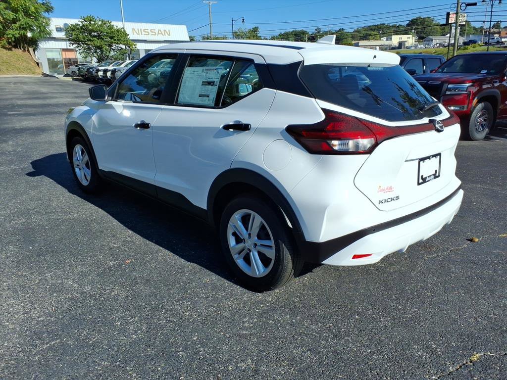 New 2025 Nissan Kicks Play S FWD image 8