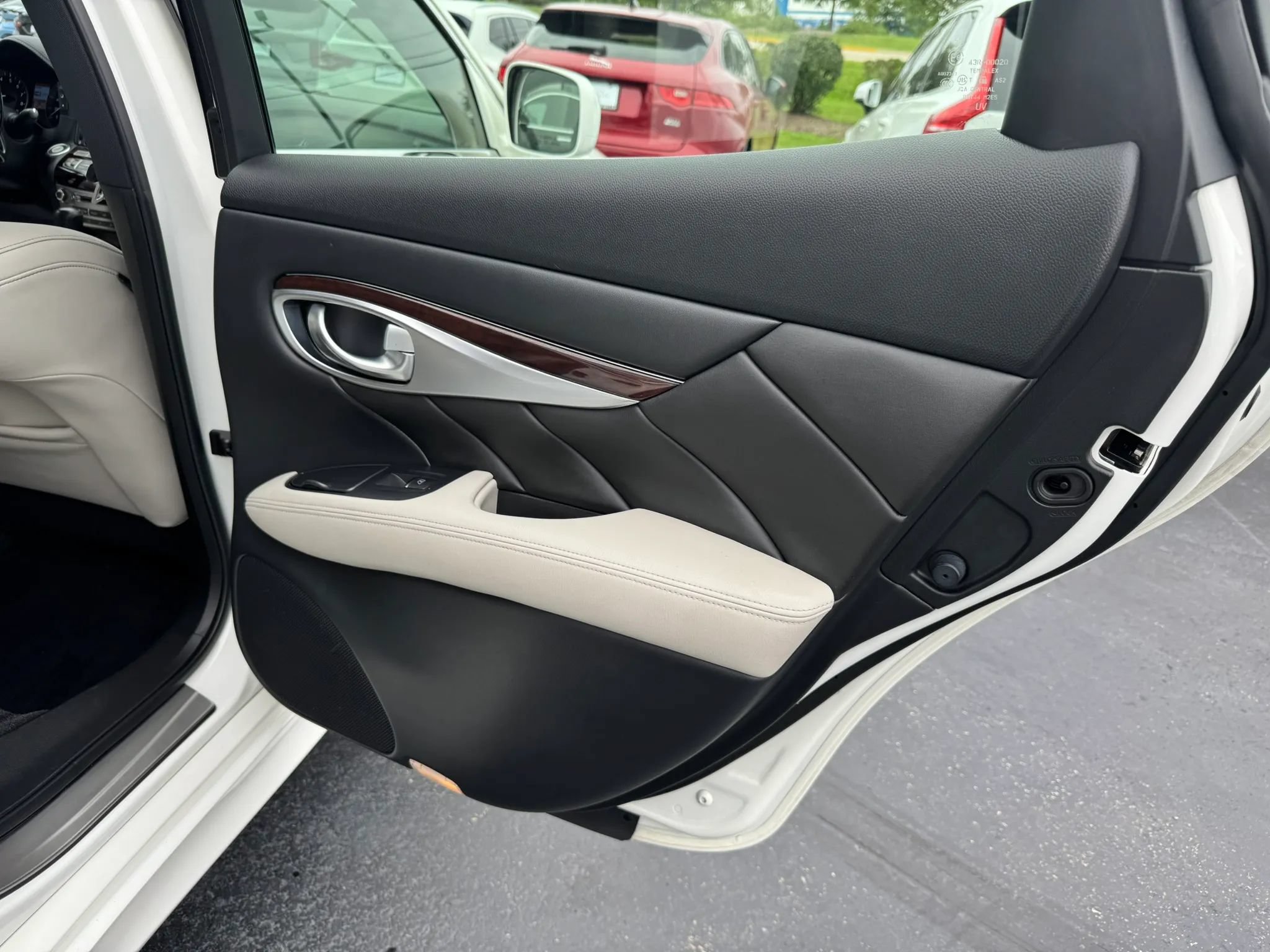 Used 2013 INFINITI M37 x w/ Premium Pkg AWD/4WD image 16