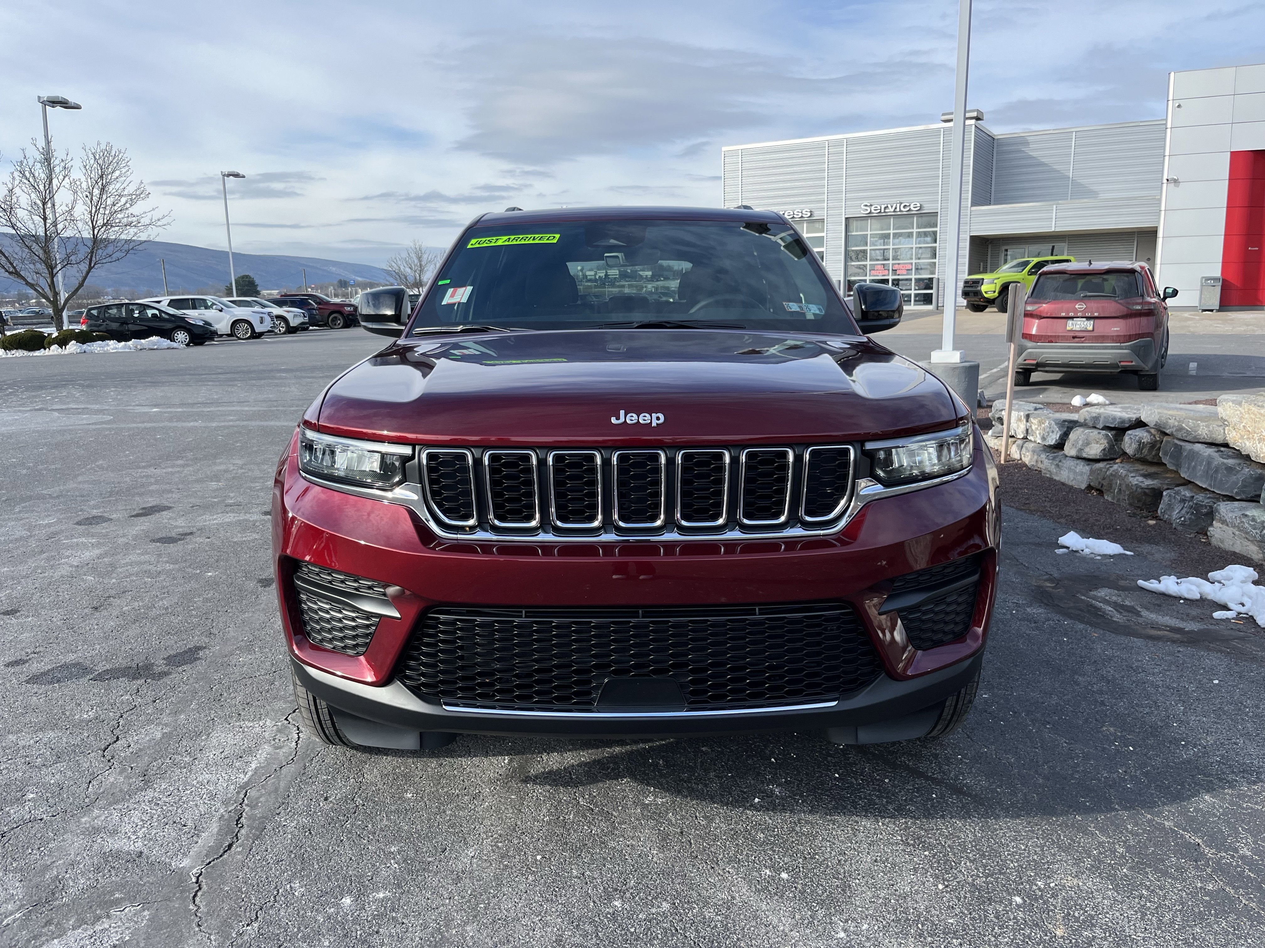 Used 2025 Jeep Grand Cherokee Laredo X w/ Luxury Tech Group I image 9