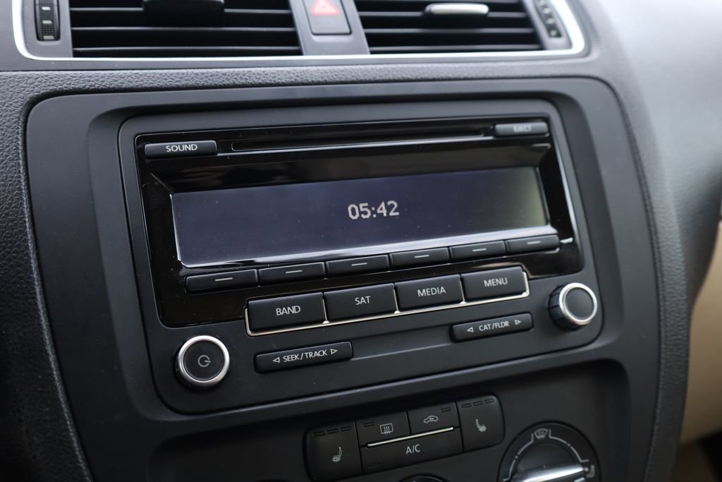 Used 2013 Volkswagen Jetta SE FWD image 10
