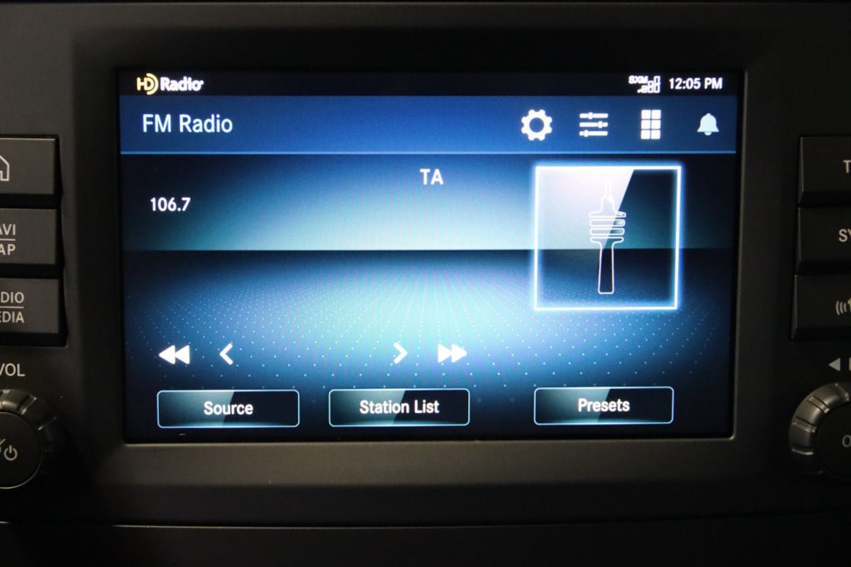 Used 2023 Mercedes-Benz Metris Passenger image 41