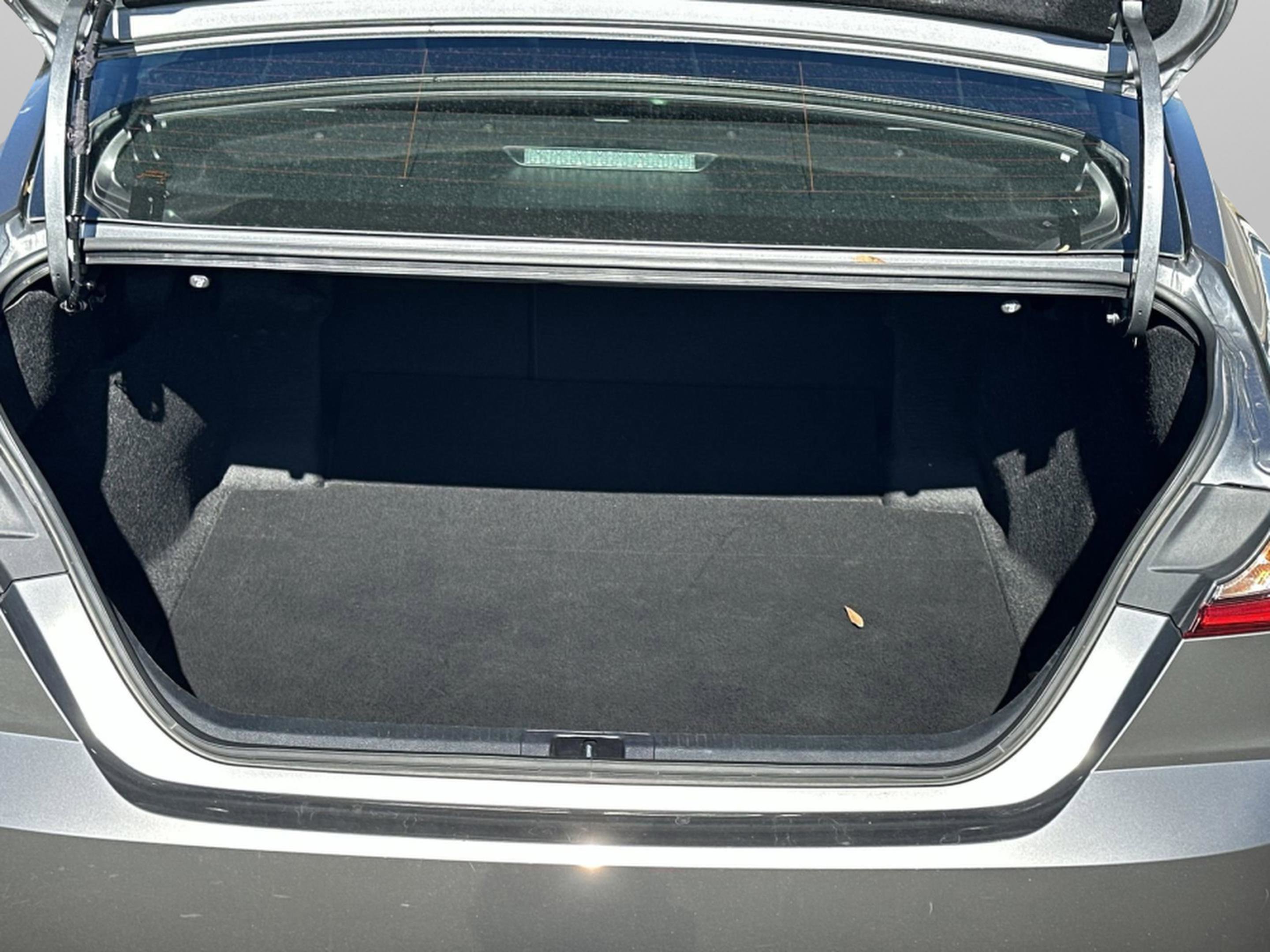 Used 2025 Toyota Camry SE image 32