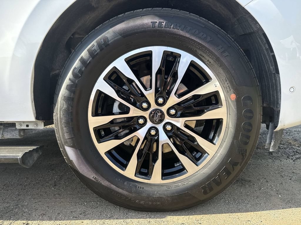 Certified 2025 Ford Expedition Platinum AWD/4WD image 10