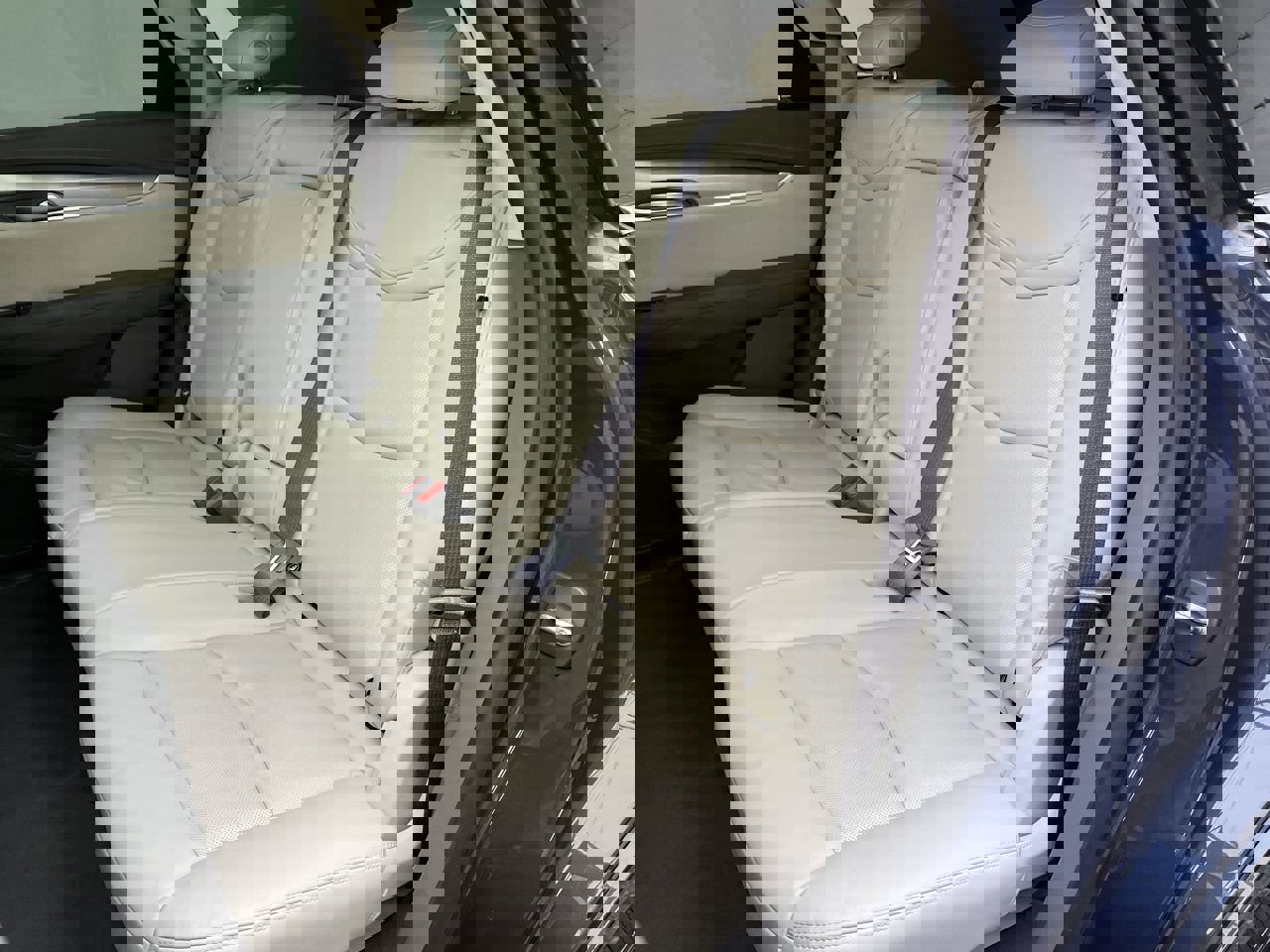 Used 2018 Cadillac XT5 Luxury w/ Driver Awareness Package image 12