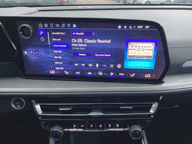 Used 2024 Chevrolet Traverse LT FWD image 13