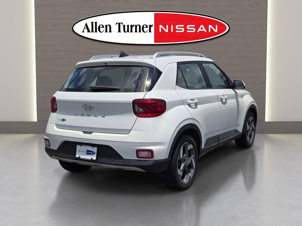 Used 2022 Hyundai Venue SEL w/ Cargo Package FWD image 6