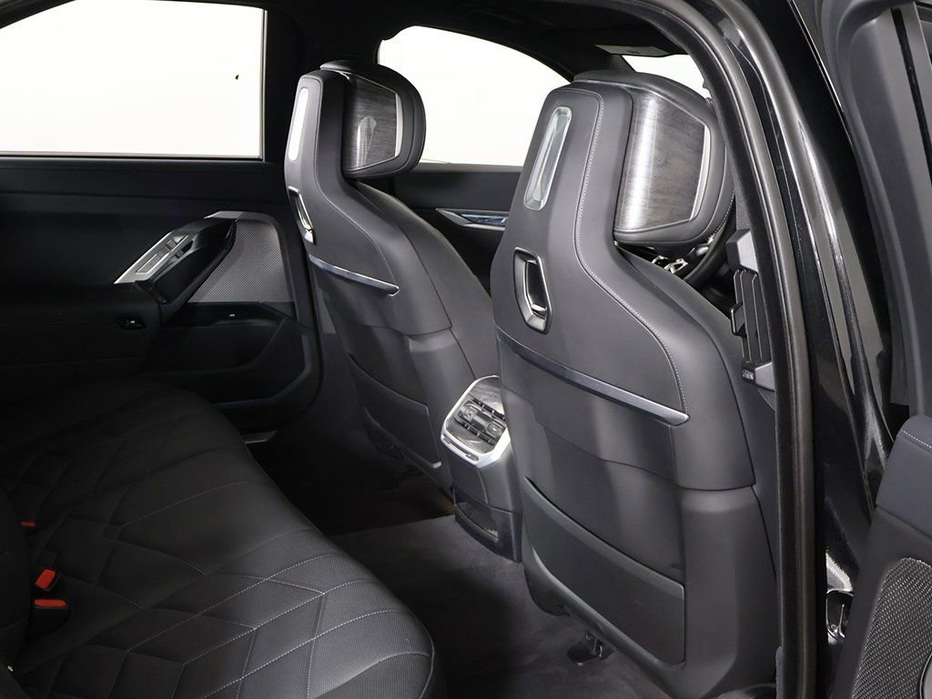 Used 2025 BMW 740i xDrive image 34