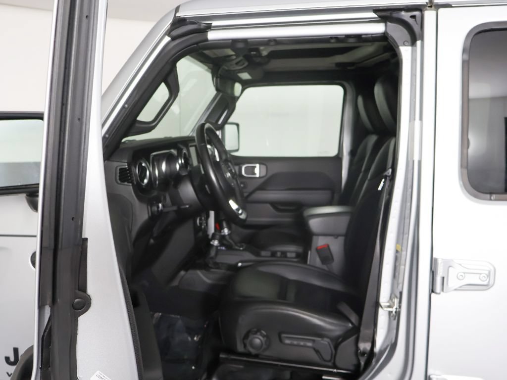 Used 2023 Jeep Wrangler Unlimited Sahara AWD/4WD image 25