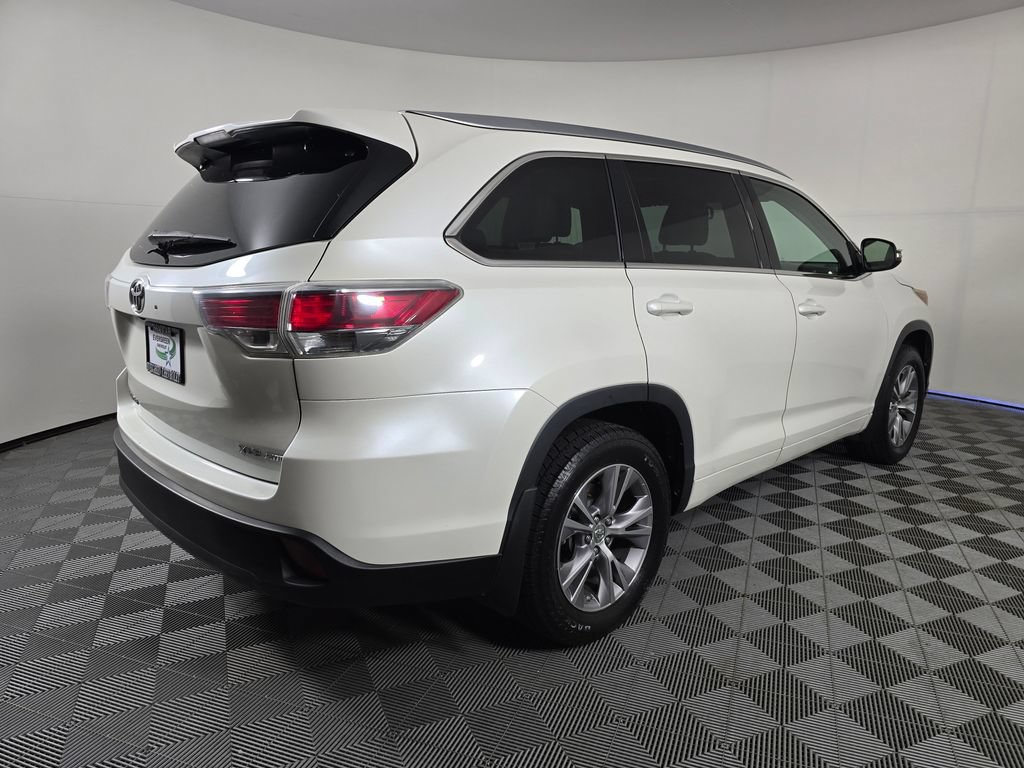 Used 2015 Toyota Highlander XLE AWD/4WD image 7