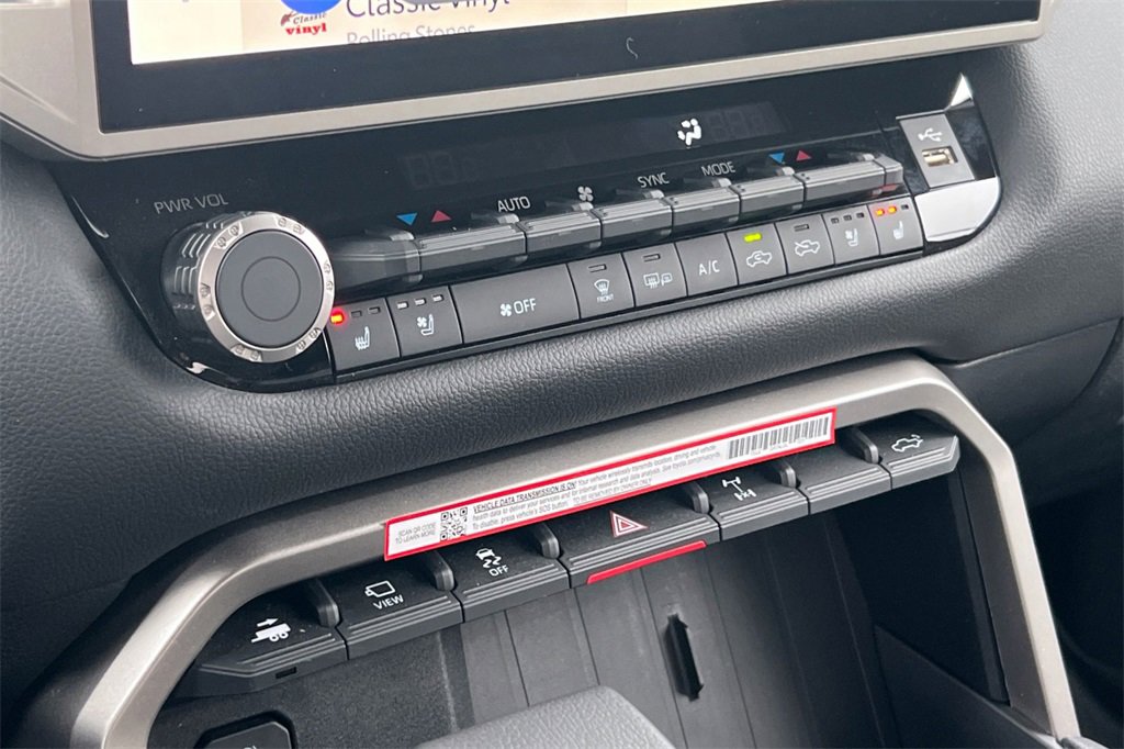 Used 2025 Toyota Tundra Limited image 24