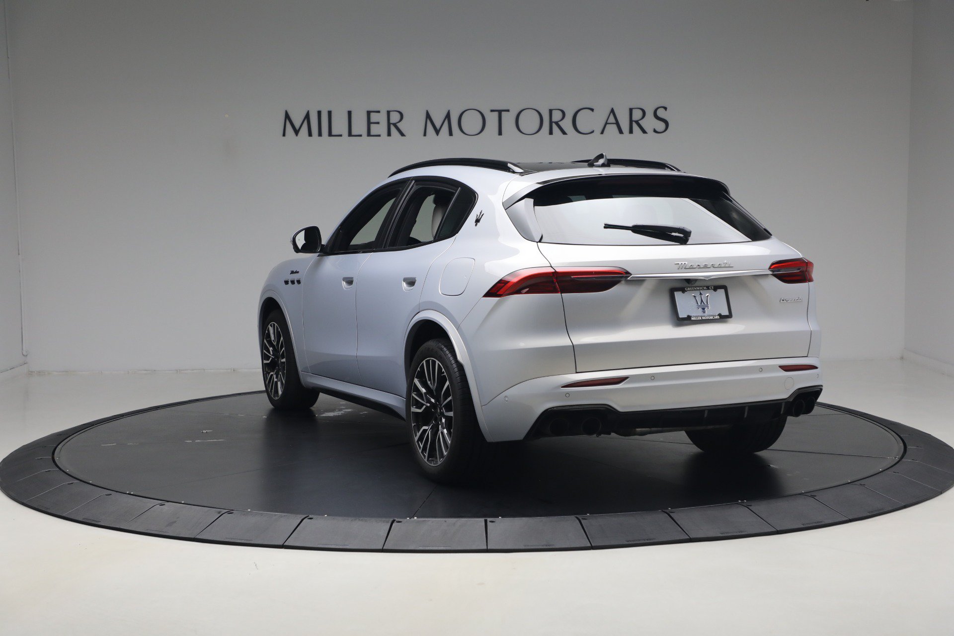 Certified 2023 Maserati Grecale Modena AWD/4WD image 5