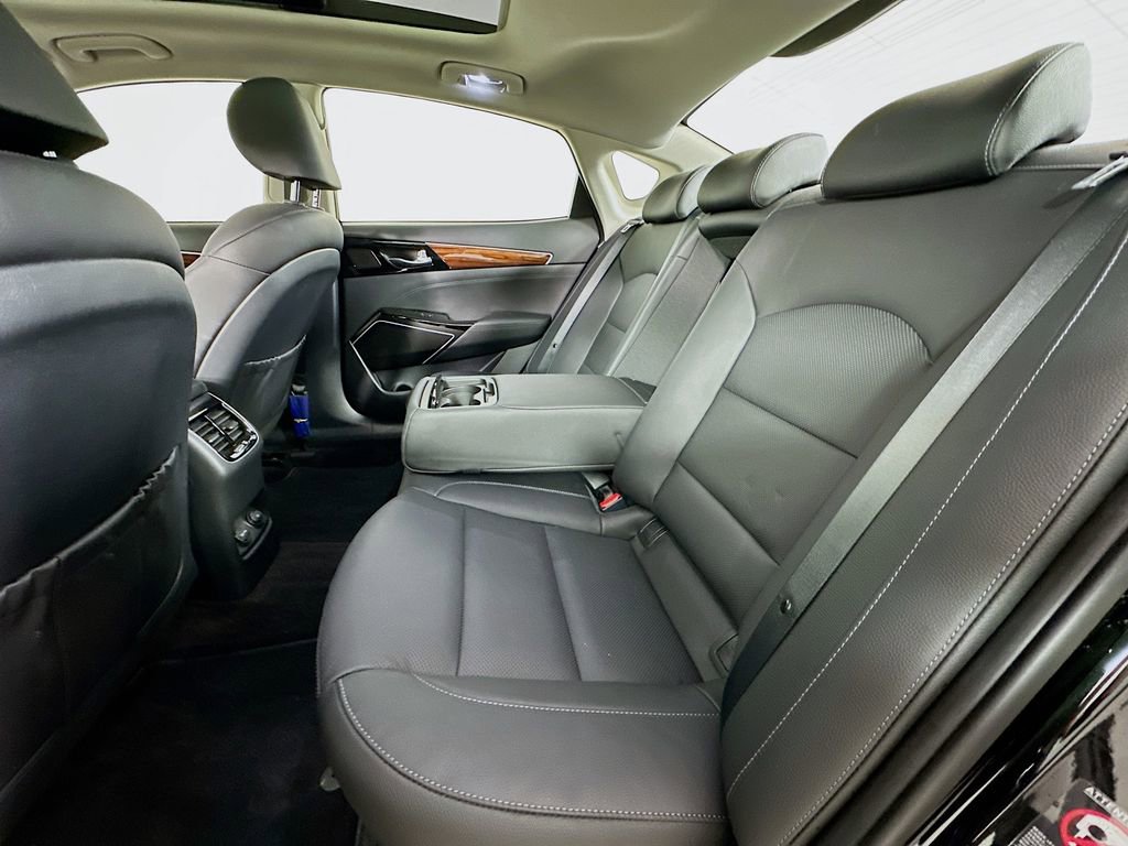 Used 2018 Kia Cadenza Technology FWD image 4