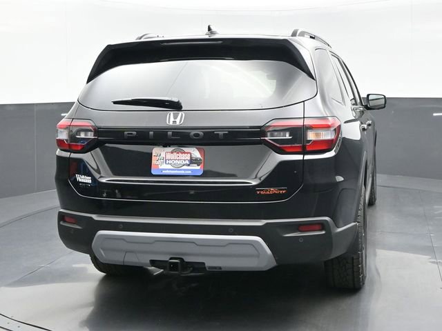 Certified 2025 Honda Pilot TrailSport image 5
