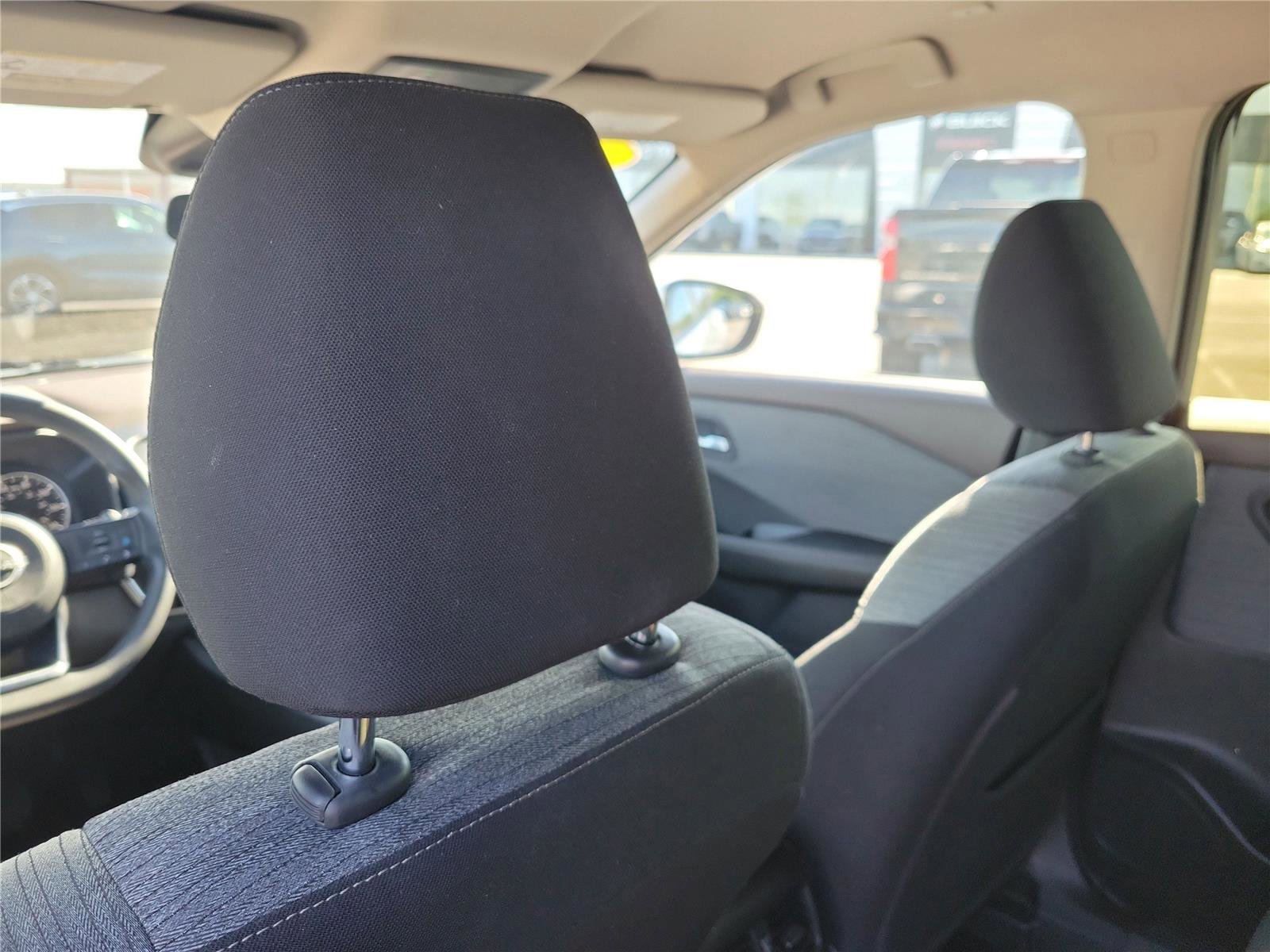 Used 2023 Nissan Rogue SV FWD image 14