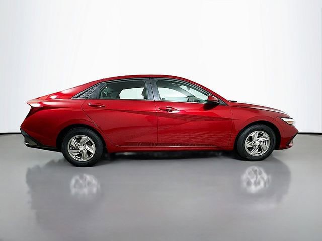 Used 2025 Hyundai Elantra SE FWD image 8
