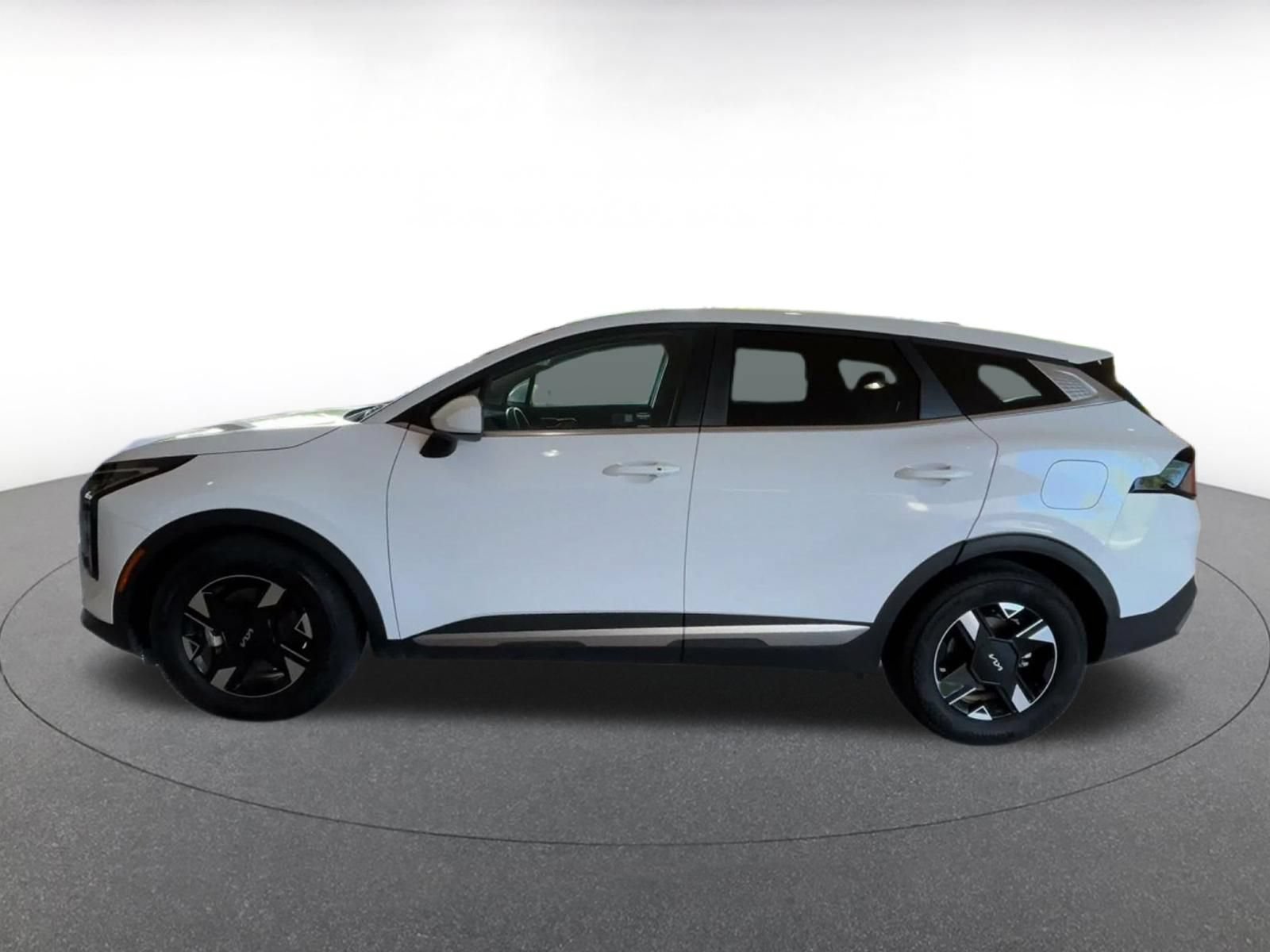 Used 2026 Kia Sportage LX FWD image 8
