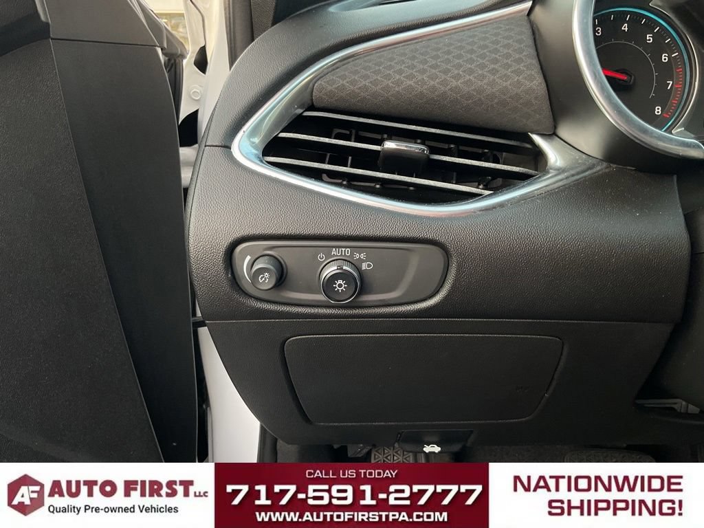 Used 2018 Chevrolet Malibu LT FWD image 18