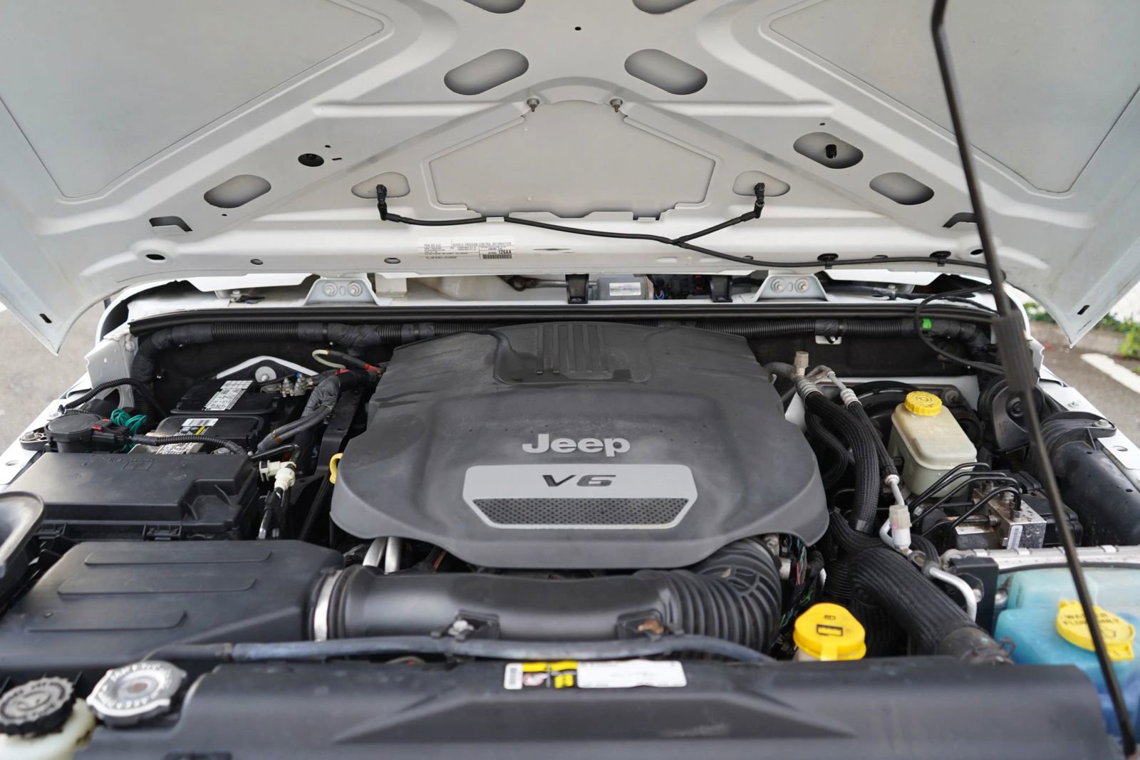 Used 2015 Jeep Wrangler Unlimited Sport image 8