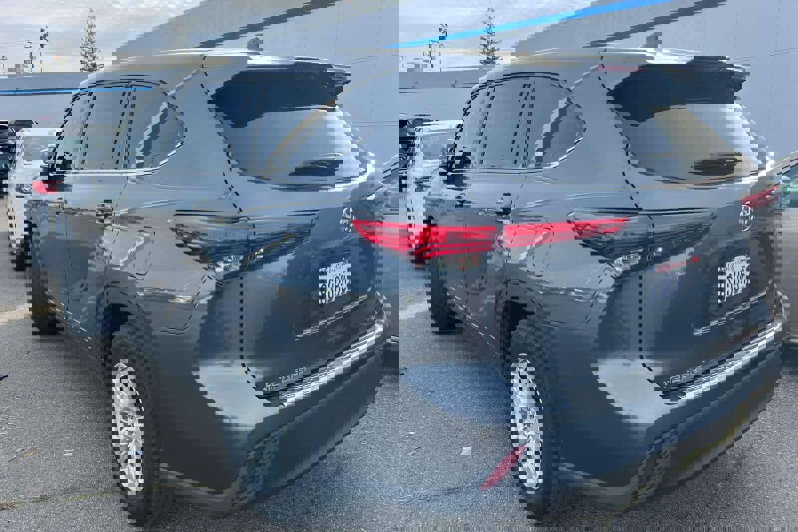 Used 2020 Toyota Highlander LE image 4