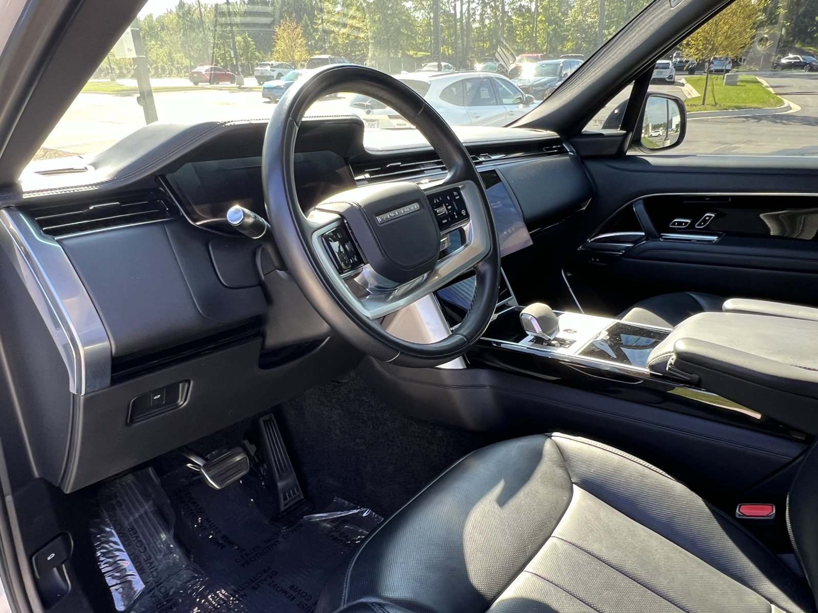 Used 2024 Land Rover Range Rover Long Wheelbase SE AWD/4WD image 16