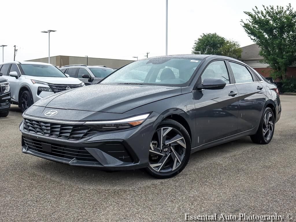 Used 2025 Hyundai Elantra SEL FWD image 2