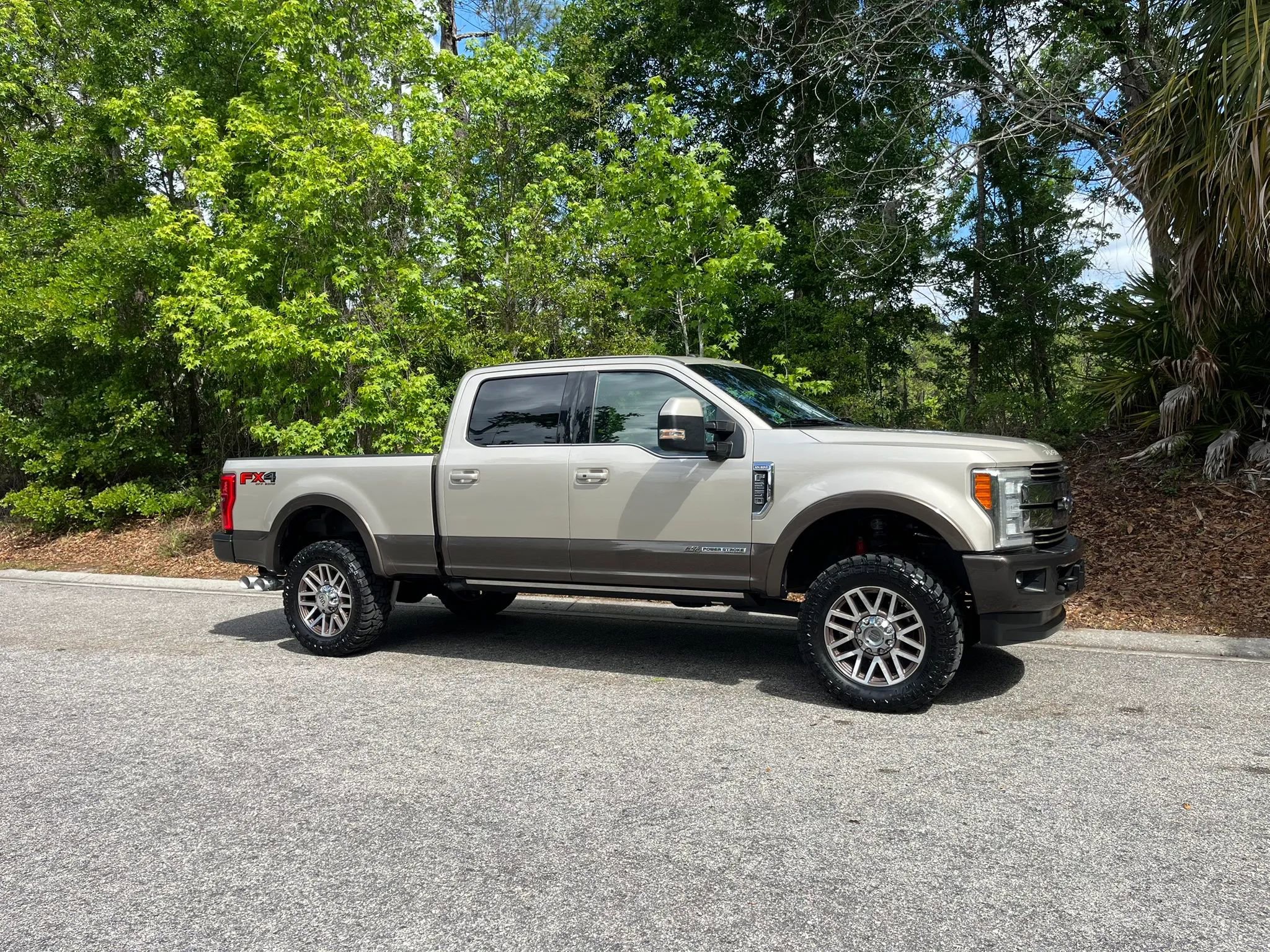 Used 2017 Ford F250 King Ranch w/ King Ranch Ultimate Package AWD/4WD image 3
