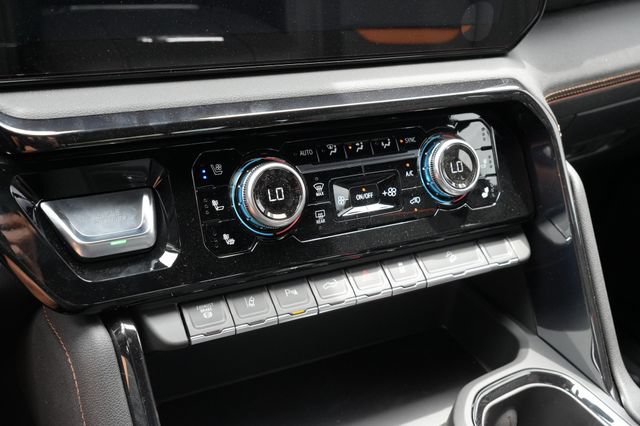 New 2026 GMC Sierra 2500 AT4 w/ AT4 Premium Plus Package AWD/4WD image 24