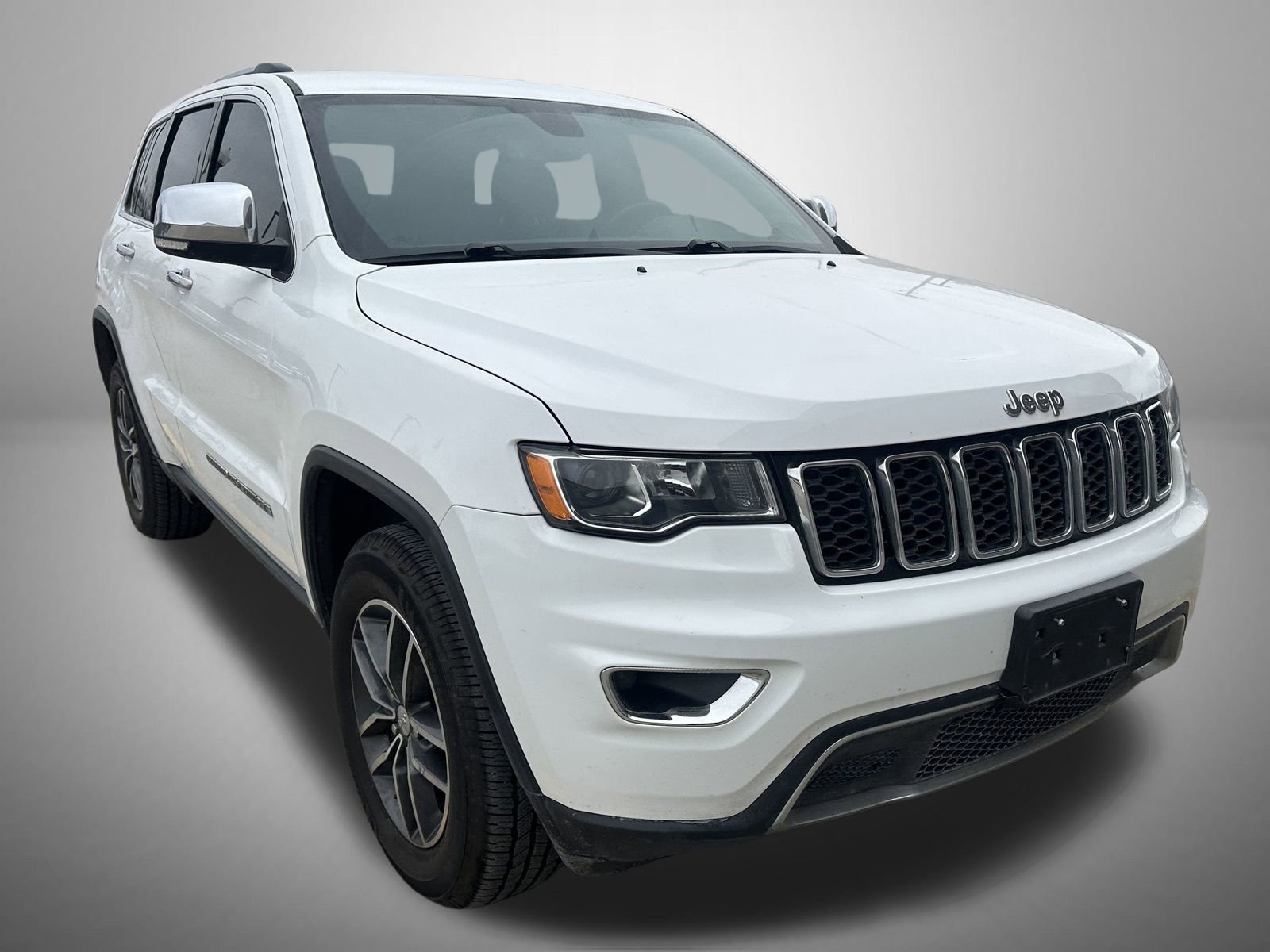 Used 2018 Jeep Grand Cherokee Limited image 3